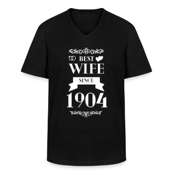 Meilleure épouse depuis 1904 anniversaire de mariage - T-shirt col V Homme - noir - Devant - AI Model Male 178 dark (178cm)