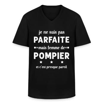 pas parfaite mais femme de pompier - T-shirt col V Homme - noir - Devant - AI Model Male 178 dark (178cm)