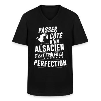 Alsace Alsacien Humour Parfait Idée Cadeau - T-shirt col V Homme - noir - Devant - AI Model Male 178 dark (178cm)