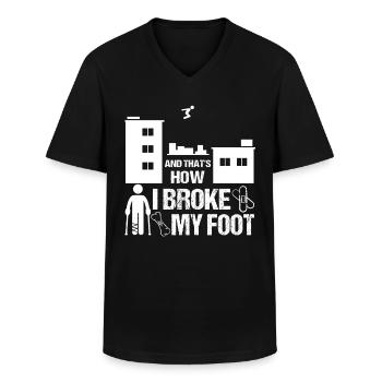 Fuß Gebrochen Fußbruch Geschenk Kind Parkour - Männer-T-Shirt mit V-Ausschnitt - Schwarz - Vorne - AI Model Male 178 dark (178cm)