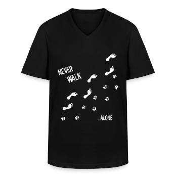 HUND & MENSCH NEVER WALK ALONE - Männer-T-Shirt mit V-Ausschnitt - Schwarz - Vorne - AI Model Male 178 dark (178cm)