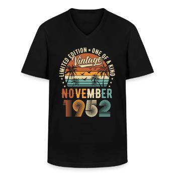Limited Edition November 1952 Geburtstag Geschenk - Männer-T-Shirt mit V-Ausschnitt - Schwarz - Vorne - AI Model Male 178 dark (178cm)