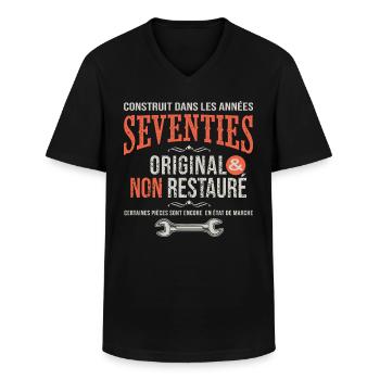 né en 70 seventies 1970 anniversaire 50 ans - T-shirt col V Homme - noir - Devant - AI Model Male 178 dark (178cm)