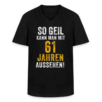 61. Geburtstag Mann Frau 61 Jahre Spruch Lustig - Männer-T-Shirt mit V-Ausschnitt - Schwarz - Vorne - AI Model Male 178 dark (178cm)