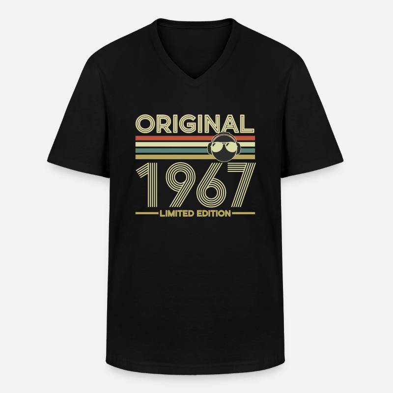 1967 - Männer-T-Shirt mit V-Ausschnitt - Schwarz