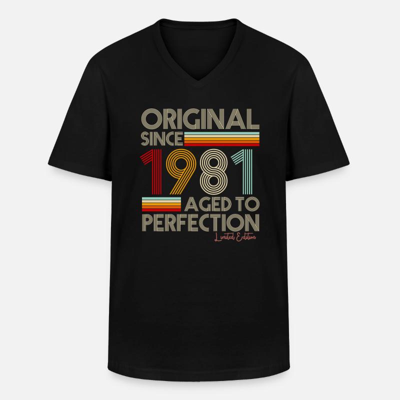 1981 - Männer-T-Shirt mit V-Ausschnitt - Schwarz