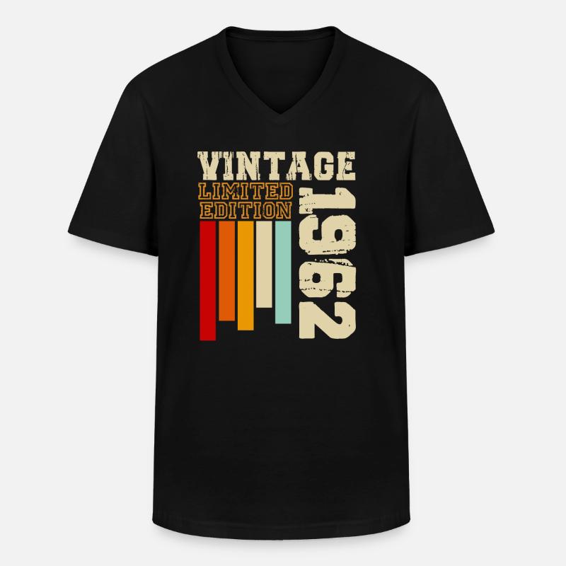 1962 - Männer-T-Shirt mit V-Ausschnitt - Schwarz