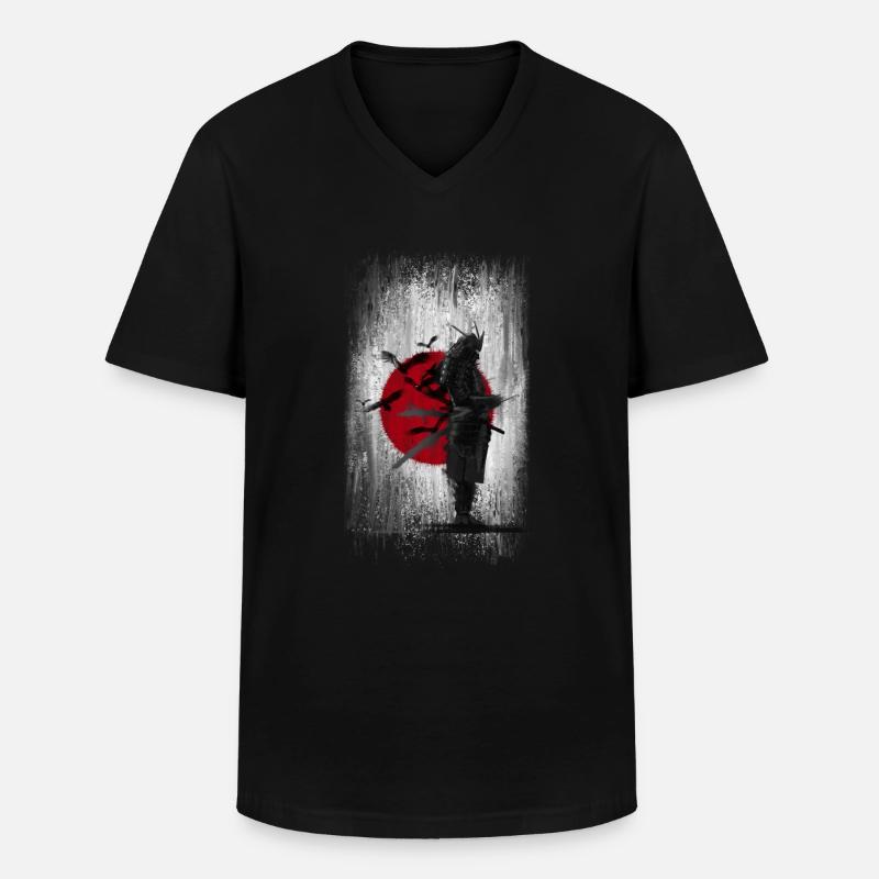 Samouraï devant le drapeau du Japon corbeaux et oiseaux, épée - T-shirt col V Homme - noir