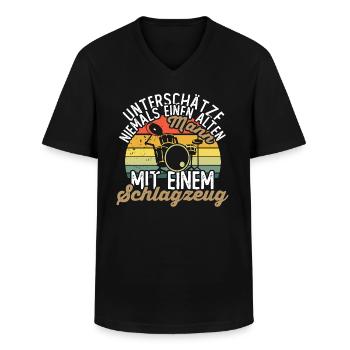 Unterschätze niemals einen alten Mann - Schlagzeug - Männer-T-Shirt mit V-Ausschnitt - Schwarz - Vorne - AI Model Male 178 dark (178cm)