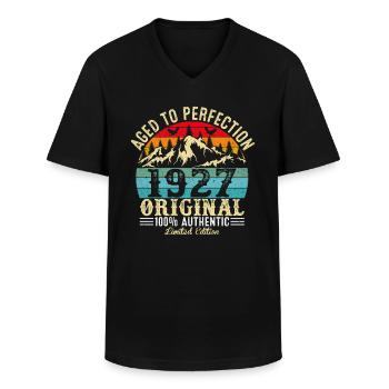 Perfekt gealtert 1927 Original - Männer-T-Shirt mit V-Ausschnitt - Schwarz - Vorne - AI Model Male 178 dark (178cm)