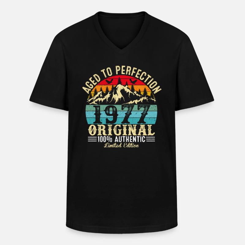 Perfekt gealtert 1977 Original - Männer-T-Shirt mit V-Ausschnitt - Schwarz