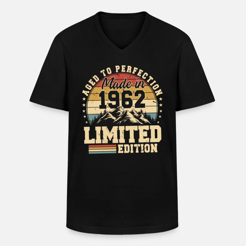 Einzigartig seit 1962 - Männer-T-Shirt mit V-Ausschnitt - Schwarz