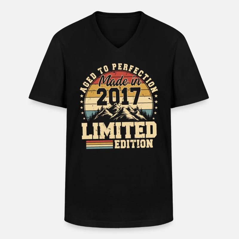 Einzigartig seit 2017 - Männer-T-Shirt mit V-Ausschnitt - Schwarz