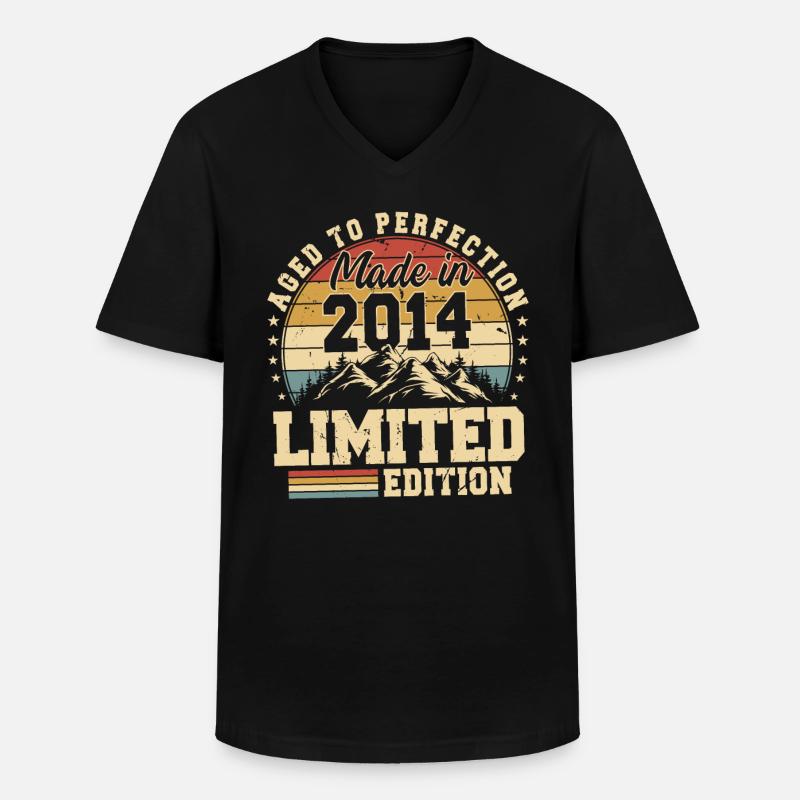 Einzigartig seit 2014 - Männer-T-Shirt mit V-Ausschnitt - Schwarz