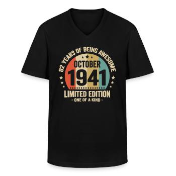 October 1941 82 Years Anniversary Vintage Gift - Men's V-Neck T-Shirt - black - Front - AI Model Male 178 dark (178cm)