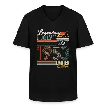 JULI 1953 - Männer-T-Shirt mit V-Ausschnitt - Schwarz - Vorne - AI Model Male 178 dark (178cm)