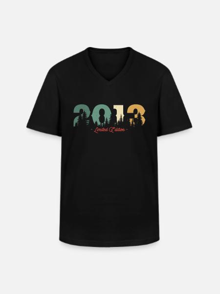 2013 Limitierte Edition - Männer-T-Shirt mit V-Ausschnitt - Schwarz