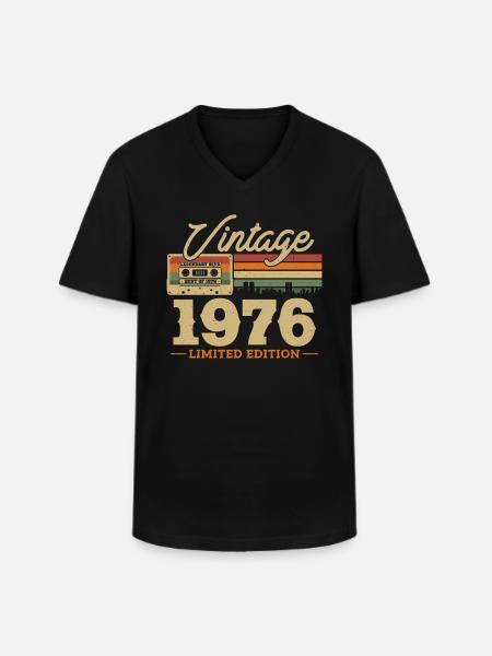 1976 Jubilee 47/48 years - Men's V-Neck T-Shirt - black