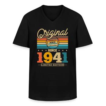 Originals 1941 82/83 Year Vintage Birthday - Men's V-Neck T-Shirt - black - Front - AI Model Male 178 dark (178cm)