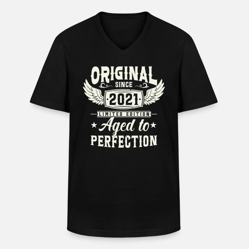 2021 Legends - Männer-T-Shirt mit V-Ausschnitt - Schwarz
