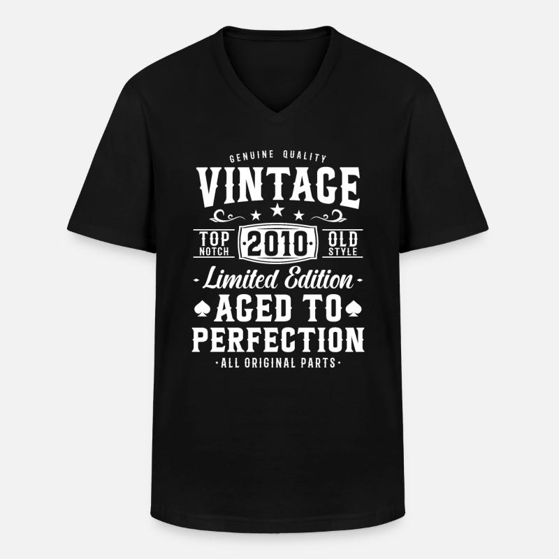 Nostalgie-Geschenk 2010 - Männer-T-Shirt mit V-Ausschnitt - Schwarz