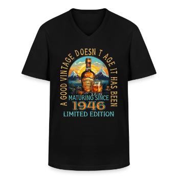 77. Geburtstag 1946 77er Guter Jahrgang Whisky - Männer-T-Shirt mit V-Ausschnitt - Schwarz - Vorne - AI Model Male 178 dark (178cm)