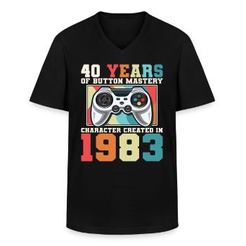 Geek Niveau 40 Anniversaire Gamer 40 Ans - T-shirt col V Homme - noir - Devant - AI Model Male 178 dark (178cm)