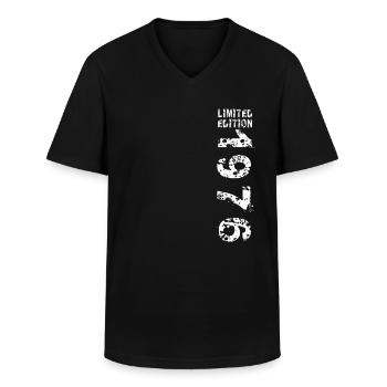 1976 Geburtstag Geschenkidee Vintage Edition 1976 - Männer-T-Shirt mit V-Ausschnitt - Schwarz - Vorne - AI Model Male 178 dark (178cm)
