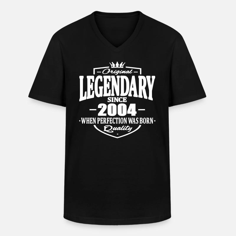 Legendary seit 2004 - Männer-T-Shirt mit V-Ausschnitt - Schwarz