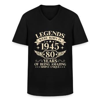 80 Jahre Geburtstag - Jahrgang 1945 - Männer-T-Shirt mit V-Ausschnitt - Schwarz - Vorne - AI Model Male 178 dark (178cm)