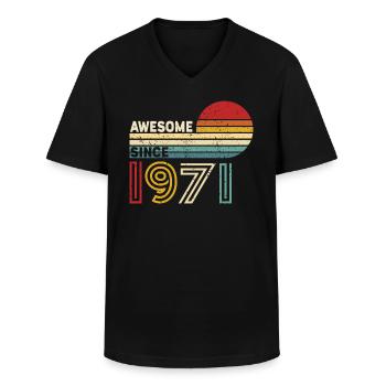 1971 Geschenk Geburtstag Jahrgang Spruch - Männer-T-Shirt mit V-Ausschnitt - Schwarz - Vorne - AI Model Male 178 dark (178cm)