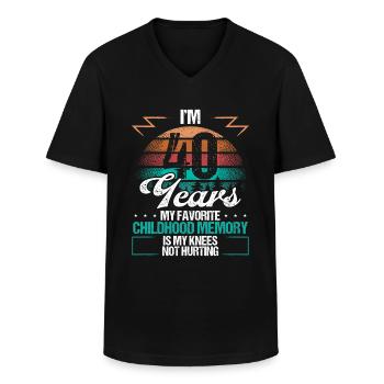 40 år gammel knæskade Humor Sjov fødselsdagsidé - Klassisk herre T-shirt med V-udskæring - sort - Foran - AI Model Male 178 dark (178cm)