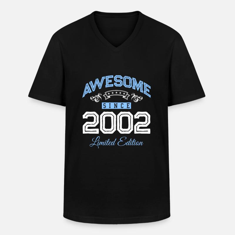 2002 awesome since - Männer-T-Shirt mit V-Ausschnitt - Schwarz