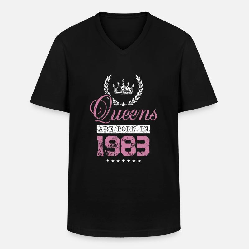 Queens born in 1983 - Männer-T-Shirt mit V-Ausschnitt - Schwarz