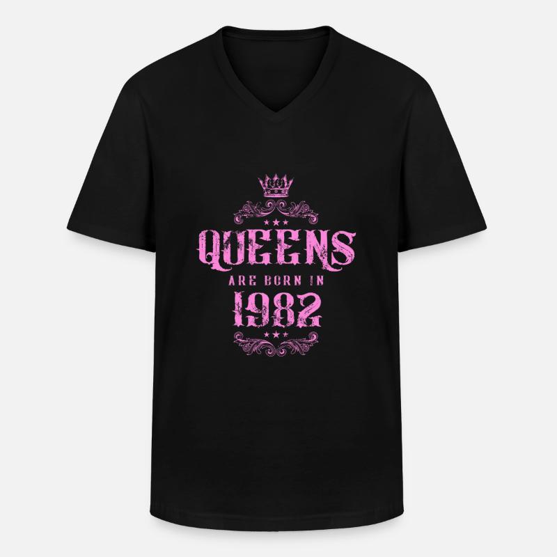 born in 1982 - Männer-T-Shirt mit V-Ausschnitt - Schwarz