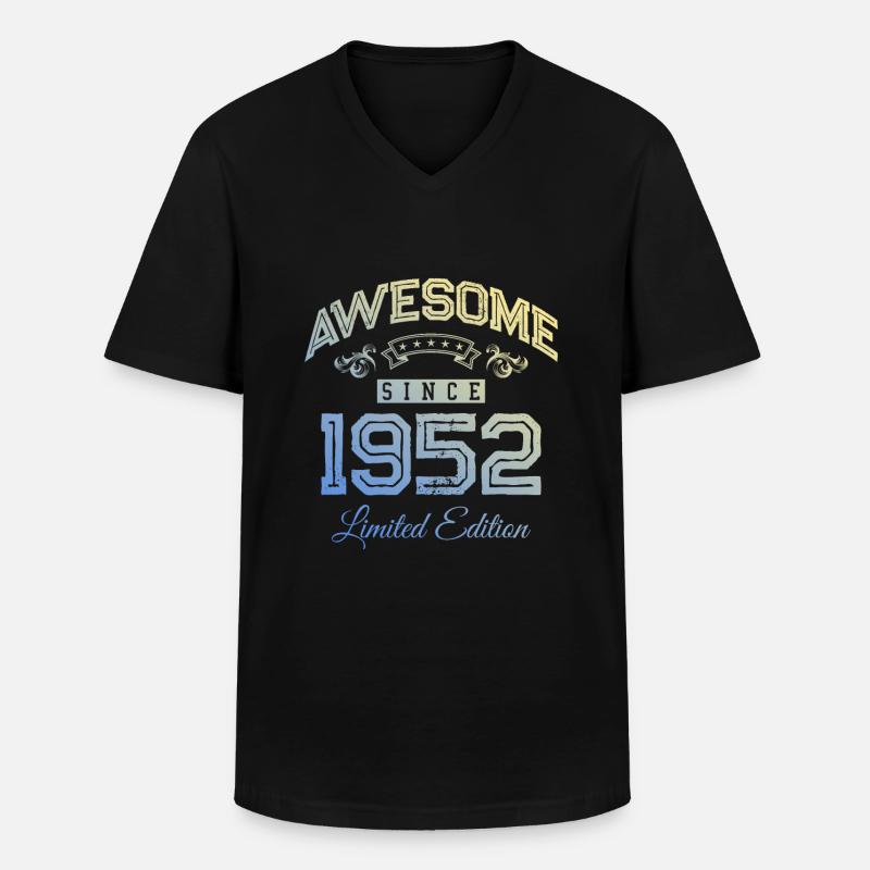 1952 awesome since - Männer-T-Shirt mit V-Ausschnitt - Schwarz