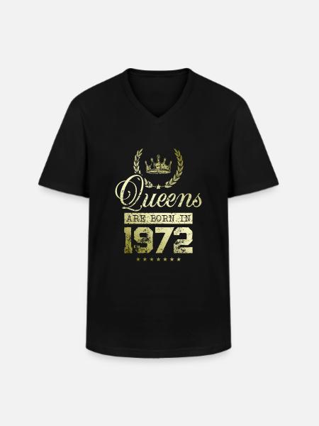 Queens born in 1972 - Männer-T-Shirt mit V-Ausschnitt - Schwarz