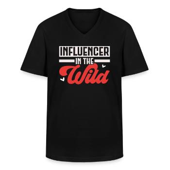Influencer In The Wild Content Creator Vlogger - Men's V-Neck T-Shirt - black - Front - AI Model Male 178 dark (178cm)