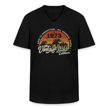 Vintage 1973 Geburtstag Retro 1973 - Männer-T-Shirt mit V-Ausschnitt - Schwarz - Vorne - AI Model Male 178 dark (178cm)