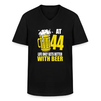 Männer Bier Geburtstag Lustig 44 Jahre alt Bierliebhaber - Männer-T-Shirt mit V-Ausschnitt - Schwarz - Vorne - AI Model Male 178 dark (178cm)