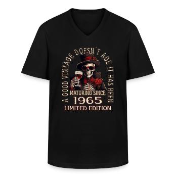 58th Birthday 1965 '58 Good Vintage - Men's V-Neck T-Shirt - black - Front - AI Model Male 178 dark (178cm)