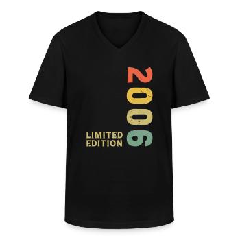 2006 Vintage Retro Birthday - Men's V-Neck T-Shirt - black - Front - AI Model Male 178 dark (178cm)