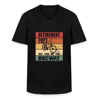 Pension Rente 2023 Rentner Fahrrad fahren Vintage - Männer-T-Shirt mit V-Ausschnitt - Schwarz - Vorne - AI Model Male 178 dark (178cm)