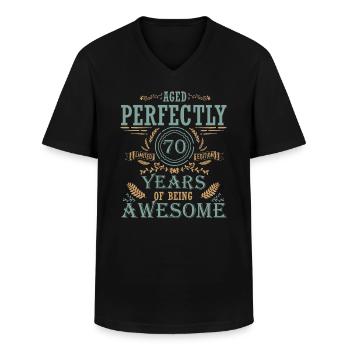 70 Geburtstag - Männer-T-Shirt mit V-Ausschnitt - Schwarz - Vorne - AI Model Male 178 dark (178cm)