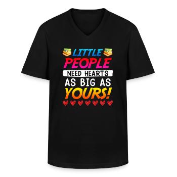 Kleine Menschen brauchen großes Herz Erzieherin - Männer-T-Shirt mit V-Ausschnitt - Schwarz - Vorne - AI Model Male 178 dark (178cm)