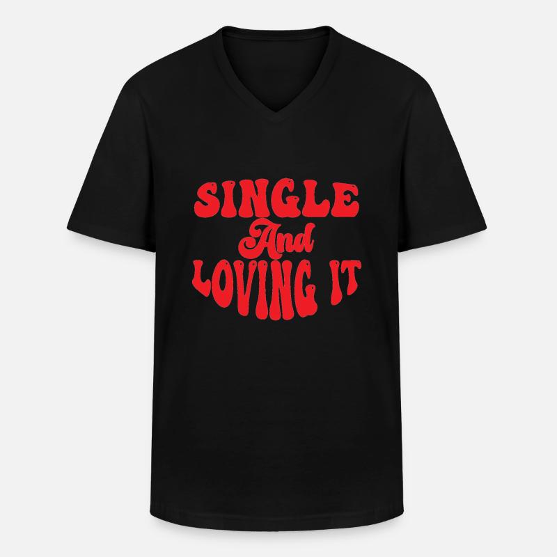 Single and Loving it - Männer-T-Shirt mit V-Ausschnitt - Schwarz