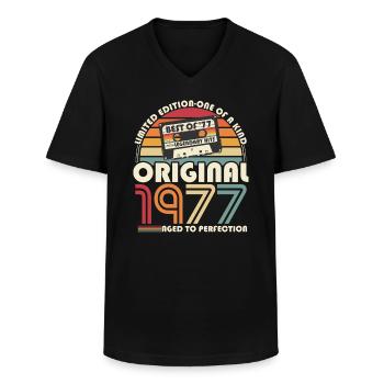 Original 1977 Vintage Vintage Retro Birthday - Men's V-Neck T-Shirt - black - Front - AI Model Male 178 dark (178cm)