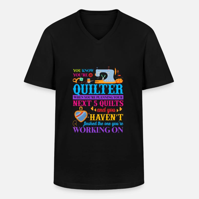 Quilter Sewing Machine - Männer-T-Shirt mit V-Ausschnitt - Schwarz