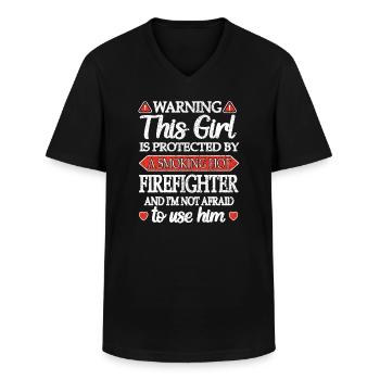 Freundin Feuerwehrmann Freundin Von Feuerwehrler - Männer-T-Shirt mit V-Ausschnitt - Schwarz - Vorne - AI Model Male 178 dark (178cm)