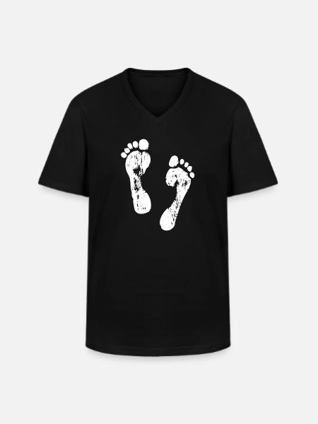 Footprints in the sand - Men's V-Neck T-Shirt - black